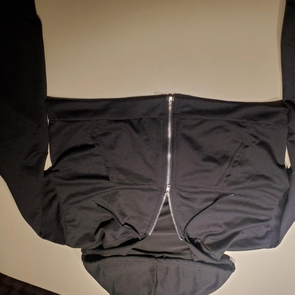 crop top zip up hoodie